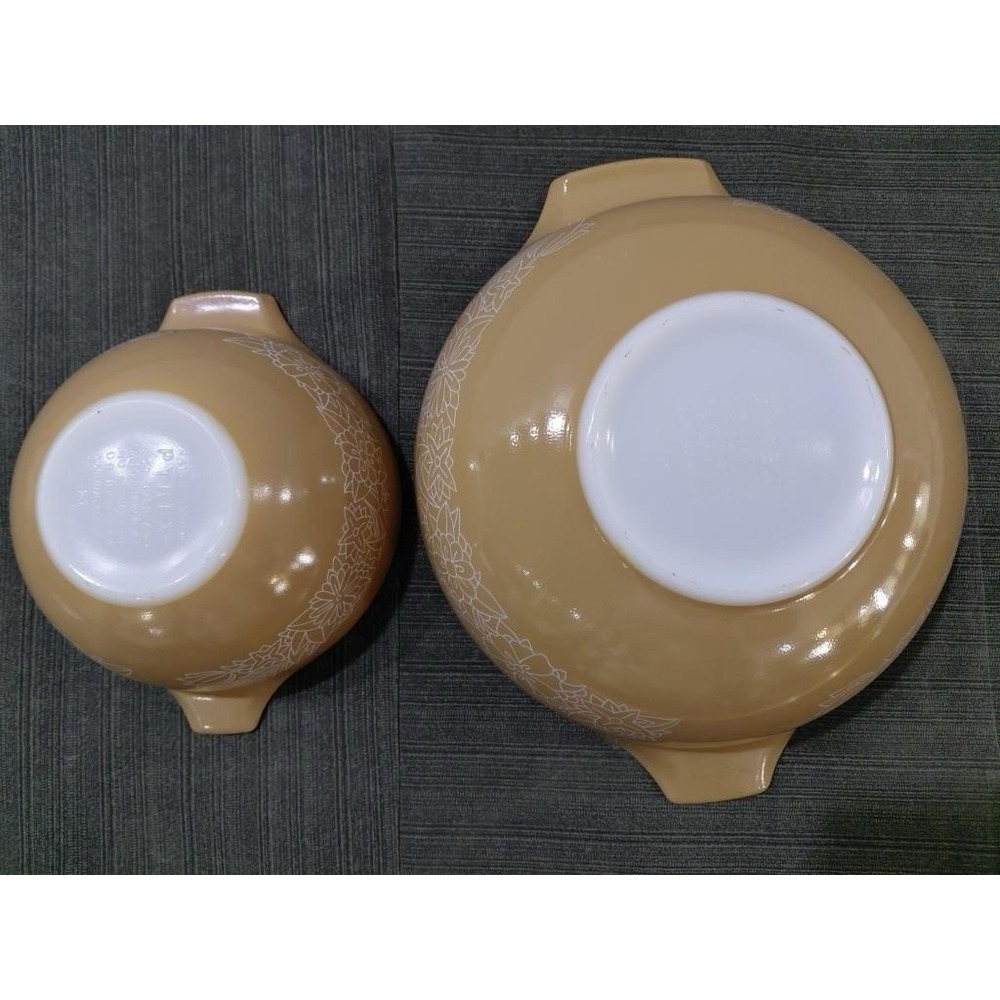 Vintage Pyrex Butterfly Gold Cinderella Bowl #443 and Small Mixing Bowl #401 - Picture 7 of 8